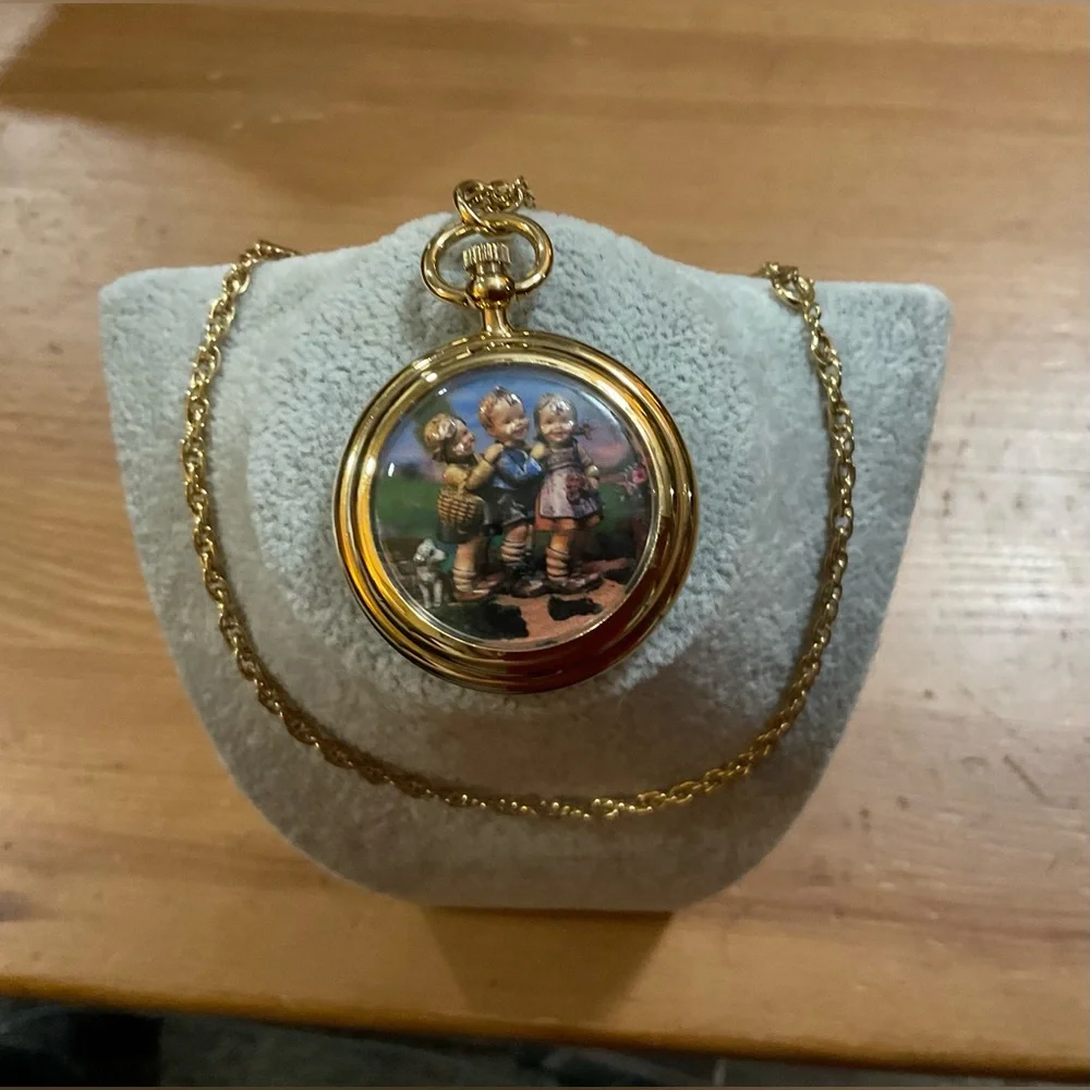 M l Hummel: ‘’Follow the Leader” Hummel duo set pocket watch necklace Vintage